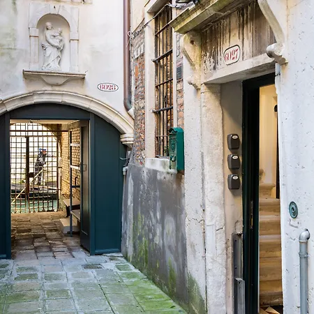 Palazzo Miracoli Apartments-2